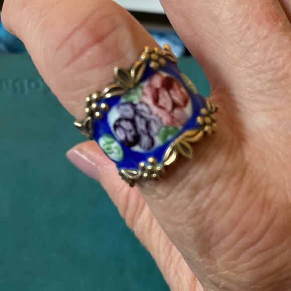 SIZE 7 Sterling Silver ring styled in cloussine design - Picture 5 of 6